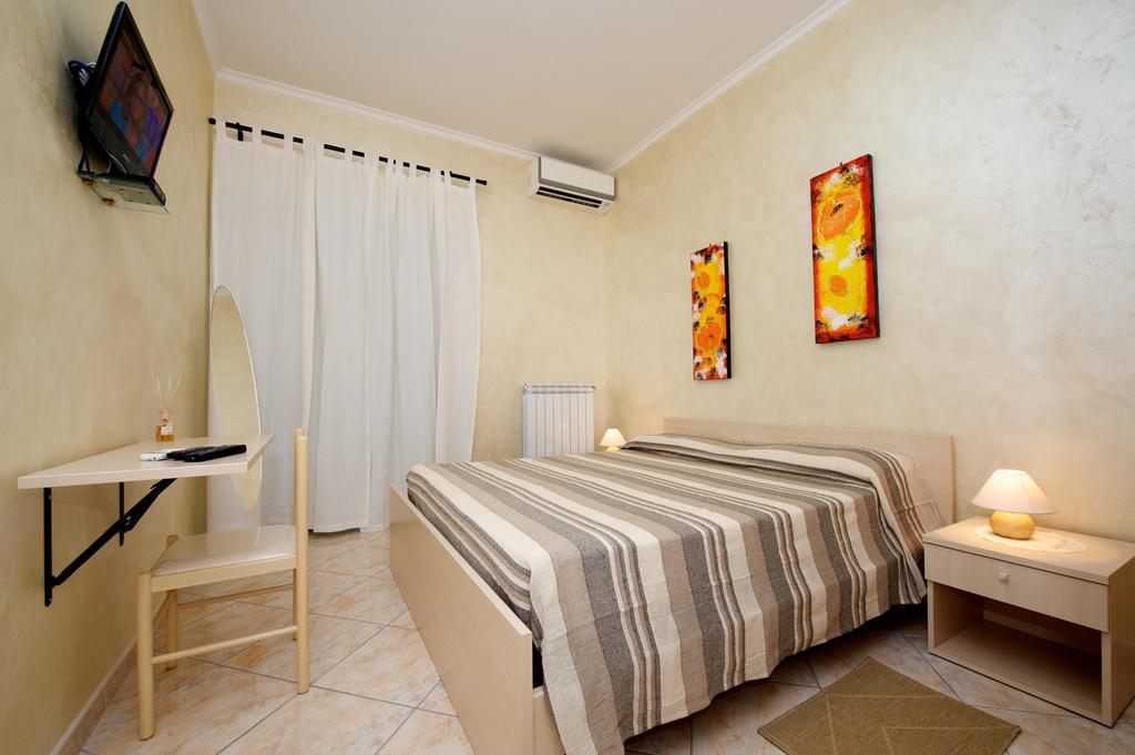Guesthouse Holiday And רומא מראה חיצוני תמונה