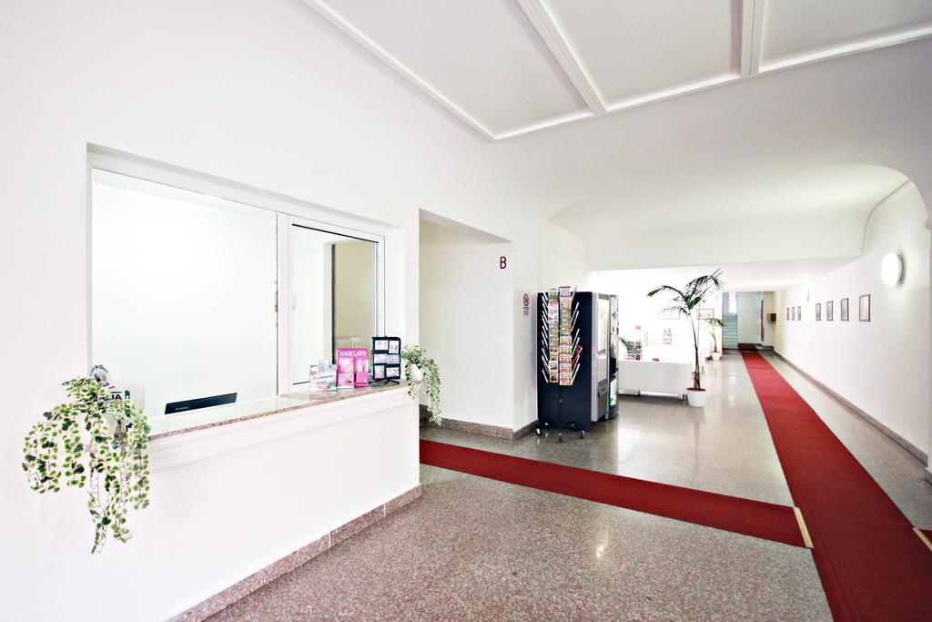 Guesthouse Holiday And רומא מראה חיצוני תמונה